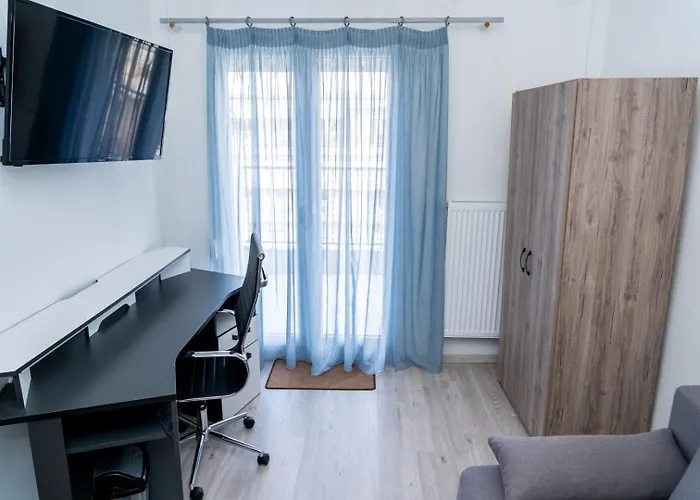 Kosmos Service Apartment Near Turkish Consulat And Saint Dimitrious Church With Additional Cost Parking