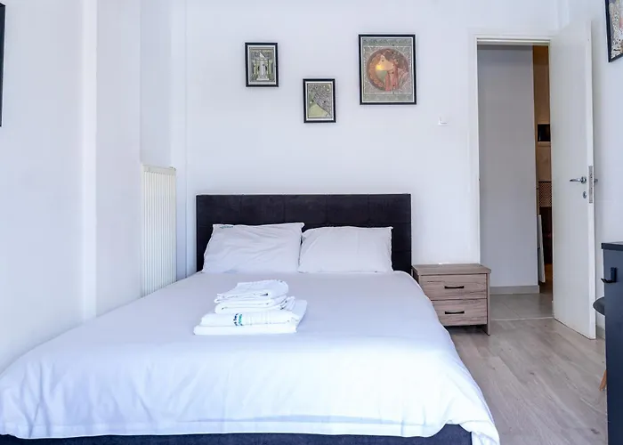 Kosmos Service Apartment Near Turkish Consulat And Saint Dimitrious Church With Additional Cost Parking