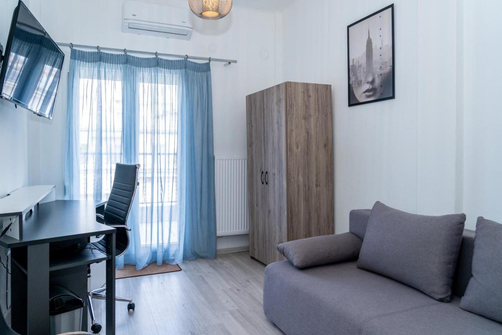 Kosmos Service Near Turkish Consulat And Saint Dimitrious Church With Additional Cost Parking * Soluň