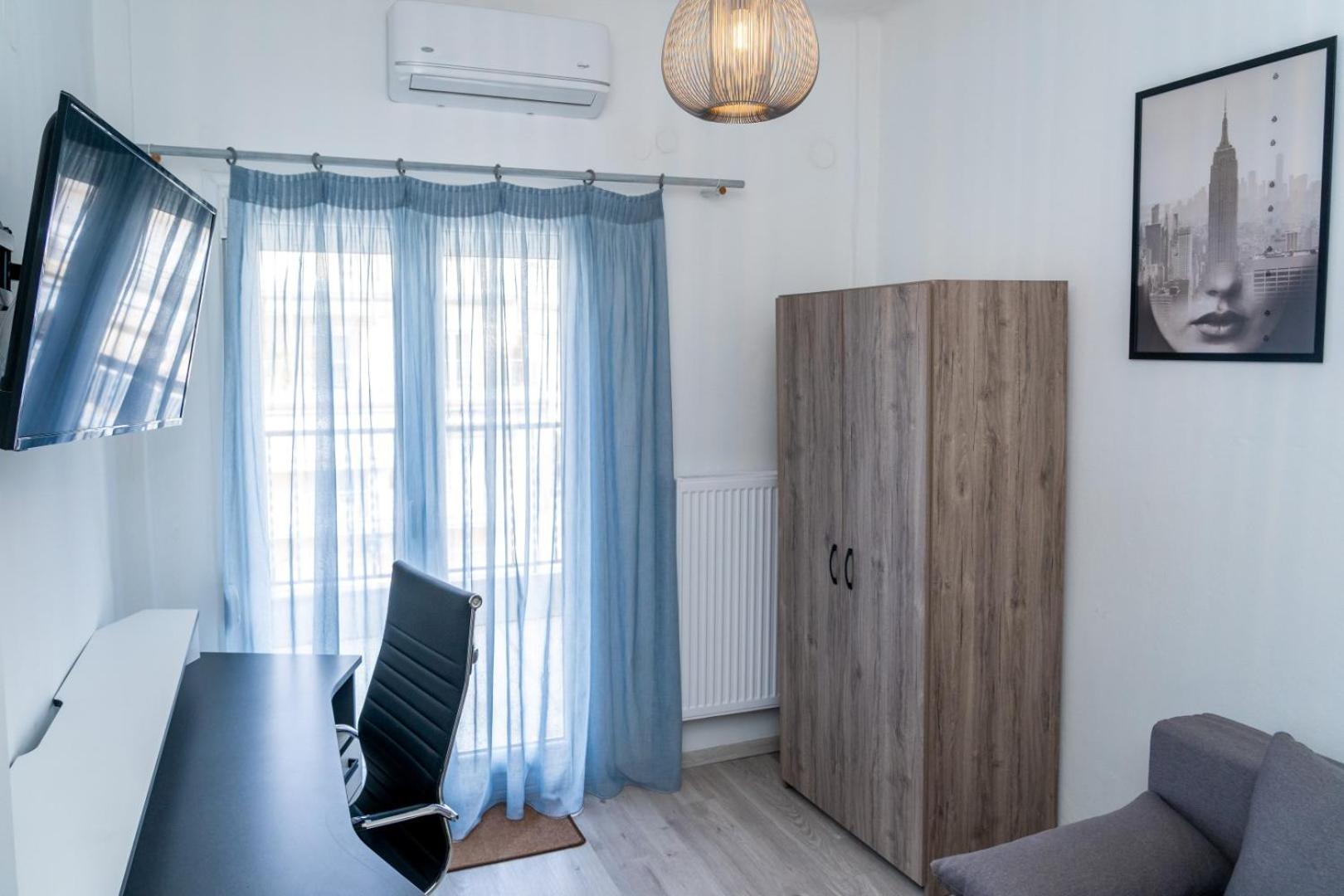 Kosmos Service Near Turkish Consulat And Saint Dimitrious Church With Additional Cost Parking Apartmán