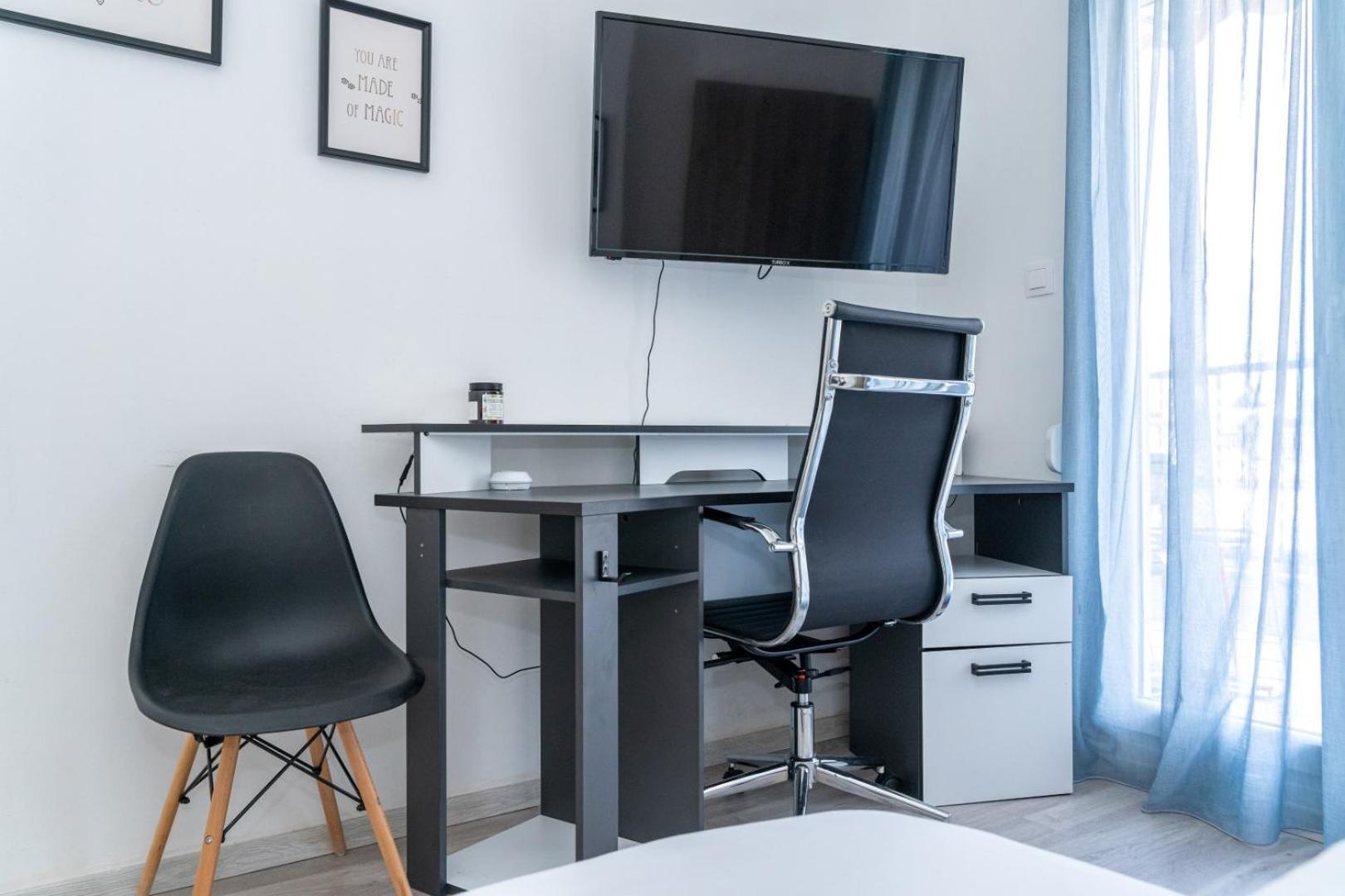 Kosmos Service Near Turkish Consulat And Saint Dimitrious Church With Additional Cost Parking Apartmán