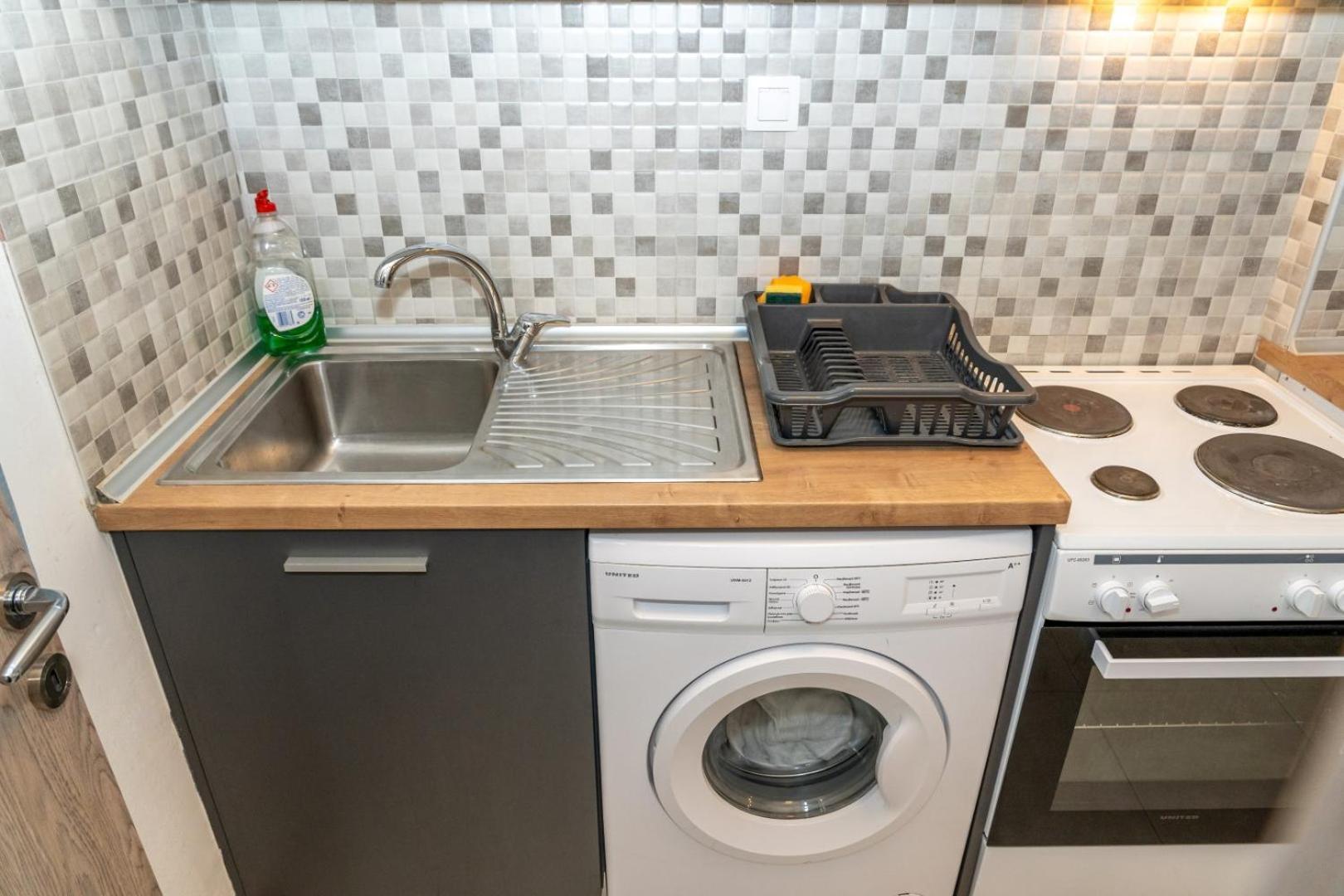 Kosmos Service Near Turkish Consulat And Saint Dimitrious Church With Additional Cost Parking Apartmán *